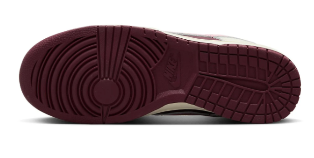 Nike Dunk Low Premium 'Valentine's Day 2023' | DR9705-100